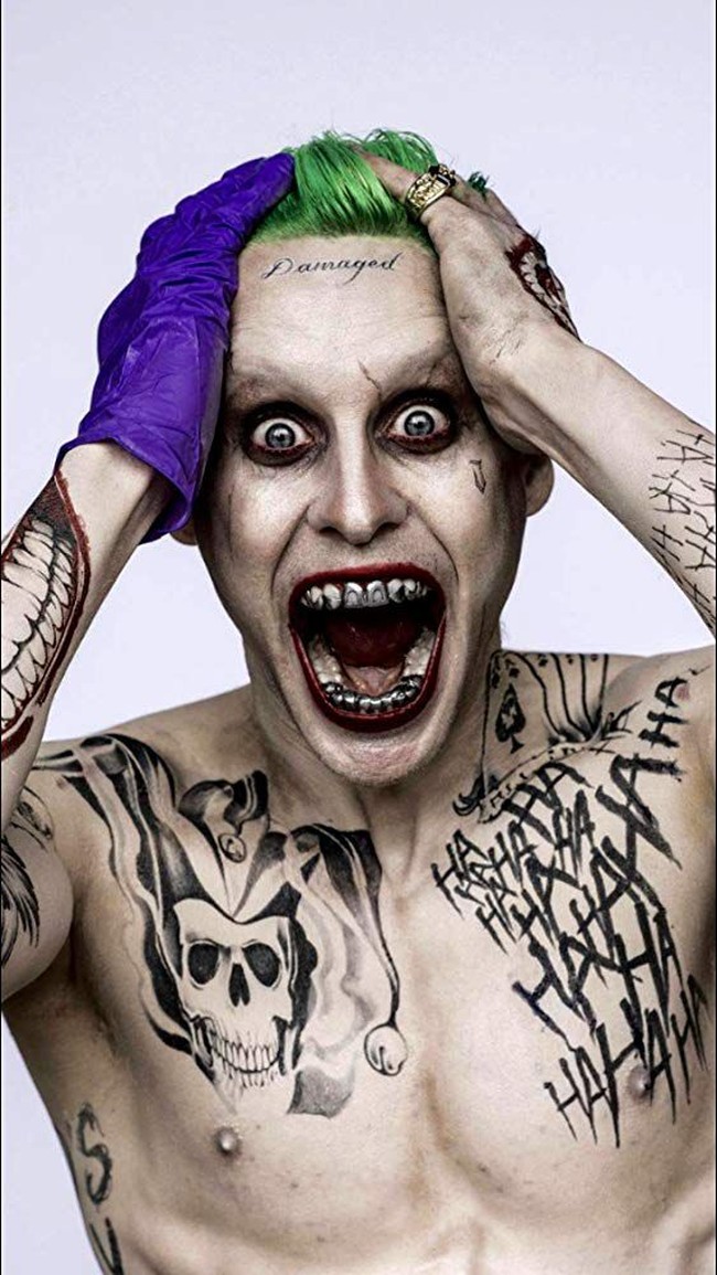 Gaya Joker kembali berevolusi lagi ketika muncul di film Suicide Squad (2016) yang disutradarai David Ayer. Kali ini giliran aktor Jared Leto yang memerankan Joker. (Foto: Dok. IMDb)
