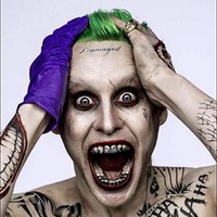 Gaya Joker kembali berevolusi lagi ketika muncul di film Suicide Squad (2016) yang disutradarai David Ayer. Kali ini giliran aktor Jared Leto yang memerankan Joker. (Foto: Dok. IMDb)