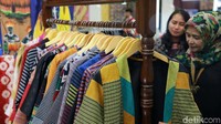 Selain itu, kini juga pasar internasional juga senang menggunakan batik sebagai pemanis dalam bidang desain interior.