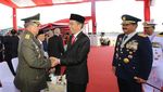 Potret SBY di HUT TNI: Salaman dengan Megawati hingga Jokowi