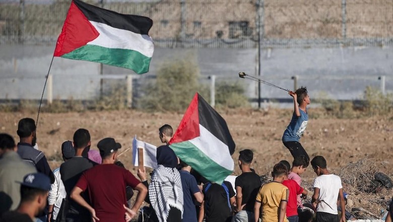 Bentrokan Pecah di Perbatasan Gaza, 1 Pria Palestina Tewas Ditembak Israel Bentrokan Pecah di Perbatasan Gaza, 1 Pria Palestina Tewas Ditembak Israel