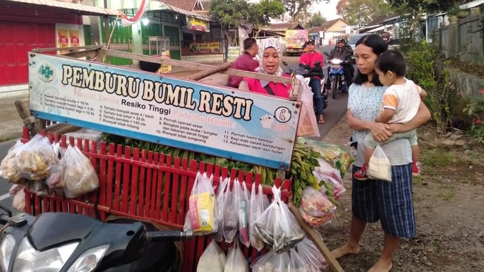 Pedagang sayur di Sempu pemburu ibu hamil. (Foto: Frieda Isyana Putri) Pedagang sayur di Sempu pemburu ibu hamil. (Foto: Frieda Isyana Putri)
