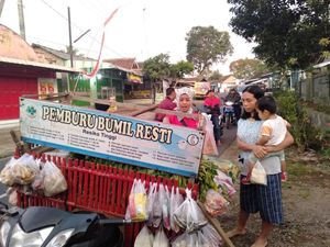 Sambil Jualan, Pedagang Sayur di Sempu Berburu Ibu Hamil