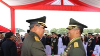Momen akrab juga terlihat saat SBY menyapa KSAD Jenderal Andika Perkasa Foto: Anung Anindito