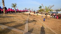 Pada tahun 2014 ke tahun 2018, Kementerian PUPR telah membangun tanggul pantai dan tanggul sungai sebagai fase awal. Tahun 2014, pembangunan tanggul Tahap I dilakukan di Pluit sepanjang 75 meter. Pool/Kementerian PUPR.