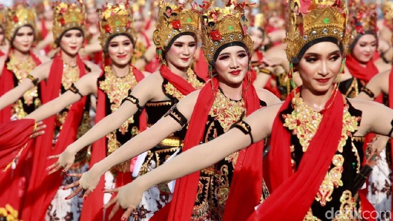Festival Gandrung Sewu di Banyuwangi (Ardian/detikcom) Festival Gandrung Sewu di Banyuwangi (Ardian/detikcom)