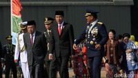 Presiden Jokowi didampingi Jusuf Kalla.