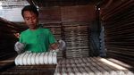Melihat Produksi Kerupuk Bawang Putih di Rancasari
