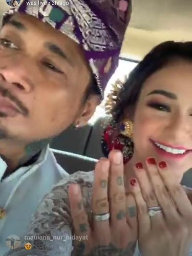 Resmi Menikah, Jerinx dan Nora Alexandra Pamer Cincin Kawin