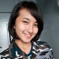 Siapa pemilik senyum manis ini? Dialah Dina Abharina. Dhina diketahui bertugas di TNI Angkatan Laut. (Foto: Instagram)