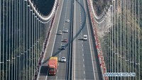 Jembatan ini membentang di atas ngarai Aizhai. Foto: Dok. Chen Sihan/Xinhua