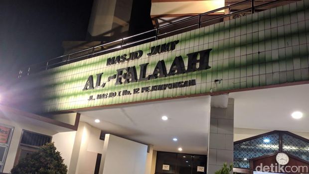 Banyak massa yang ditangani medis di Masjid Al-Falah saat terjadi demo rusuh