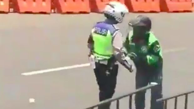 Viral Polantas yang Sedang Amankan Jalur Jokowi Tendang Ojol di Bogor