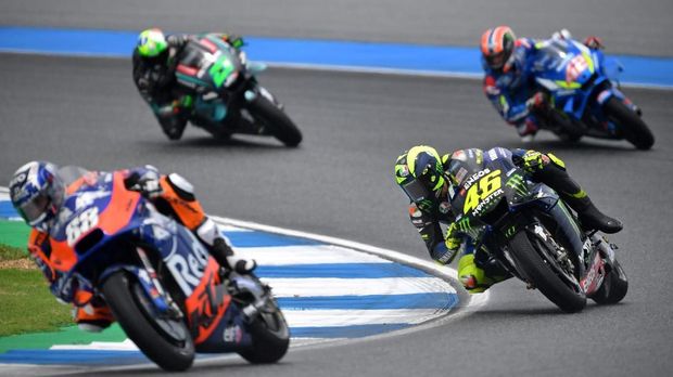 Start dari posisi keempat, Rossi justru finis kedelapan.