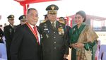 Potret SBY di HUT TNI: Salaman dengan Megawati hingga Jokowi