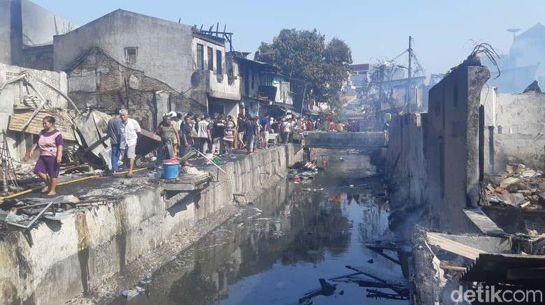 18 Rumah Terbakar Di Taman Sari Jakbar 200 Orang Dievakuasi