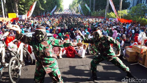 Tari Thengul di HUT TNI/