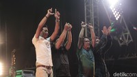 Mereka membawakan Bocah Ngapa Yak, Bang Toyip, Ada Gajah di Balik Batu dan Cari Jodoh. (asep/detikcom)
