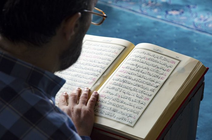 Reading Al Quran in the mosque