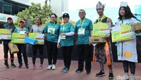 Si Gatotkaca yang tampil beda dari pelari lain ini pun mendapat gelar Juara I Kostum Terbaik dari Healthies Fun Run 5K. Dia juga mampu menyelesaikan rute selama sekitar 15 menit. (Foto: Nabila Ulfa Jayanti/detikHealth) 