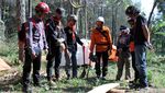 Penampakan Kepulan Asap Kebakaran di Gunung Malabar Bandung