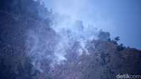 Saat ini Perhutani mengklaim api sudah berhasil dipadamkan. Asap yang masih mengepul diduga berasal dari bara sisa kebakaran.