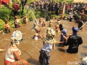 Video: Tradisi Ngalokat Cai untuk Menjaga Mata Air
