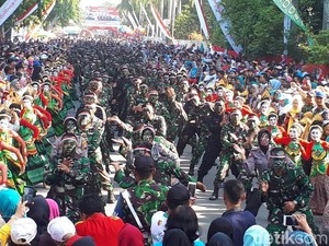 500 Penari Thengul Semarakkan HUT ke-74 TNI
