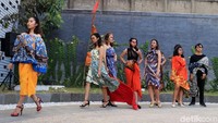 Selain pameran, acara ini juga diisi dengan fashion show batik.