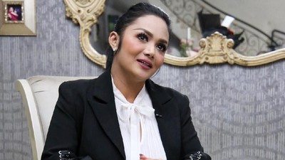 Potret Cantik Krisdayanti yang Ngaku Punya Pemasukan Ratusan Juta