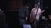 Vincent yang ikut dalam reuni Club 80s mengatakan bisa meledek Desta karena sang drummer tidak punya microphone untuk membalasnya. Foto: Asep Syaifullah