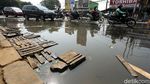 Potret Kumuhnya Jalan Raya Pondok Gede Kota Bekasi