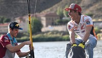 Begini ekspresi Marc dan Alex atas hasil tangkapan tersebut. (Foto: Instagram @marcmarquez93)