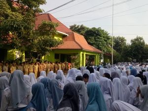 Polisi Siram 2.700 Pelajar di Surabaya dengan Wawasan Nusantara