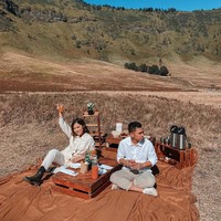 Sebelumnya Ayla pernah curhat mengenai dirinya yang menikah di usia 33 tahun. Sempat merasa tertekan, Ayla pun mengingatkan kepada para wanita lainnya bahwa jodoh akan datang di waktu yang tepat. Foto: Instagram @ayladimitri