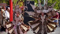 Peserta karnaval batik ini terdiri dari siswa SD hingga SMA, pegawai OPD dan umum.