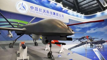 CH-4 adalah Unmanned Aerial Vehicle (UAV) buatan China Aerospace Science and Technology Corporation (CASC). CH adalah singkatan dari Cai Hong atau Pelangi. (CNBC/Brent Lewin/Bloomberg/Getty Images)