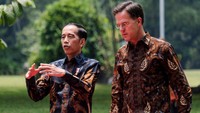 Kamis, 15 Juni 2023, PM Belanda Mark Rutte memberikan pengakuan secara resmi atas kemerdekaan Indonesia pada 17 Agustus 1945. Rutte menyatakan bahwa dirinya akan berkonsultasi lebih lanjut dengan Presiden Indonesia Joko Widodo (Jokowi) untuk melihat bagaimana hal ini bisa diakui dan diterapkan bersama. Pengakuan itu disampaikan Rutte dalam sesi debat dalam parlemen Belanda membahas soal kajian dekolonisasi tahun 1945-1950 pada Rabu (14/6) waktu setempat. Demikian seperti dilansir media lokal Belanda, AD.nl dan dikutip Mina News, Kamis (15/6/2023). Andhika Prasetia/detikcom