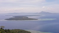 Belum lagi pemandangan Teluk Manado yang bisa traveler lihat dari ketinggian. Juara banget bagusnya! (Foto: dok. TN Bunaken)