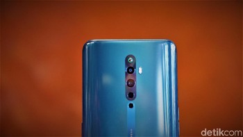Ponsel ini mengusung empat kamera. Sensor utamnya berukuran 48 MP. Selain itu ada lensa telephoto 8 MP. Foto: Adi Fida Rahman/detikINET