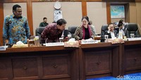 Puan memimpin rapat dengan didampingi wakilnya yaitu Azis Syamsuddin, Sufmi Dasco Ahmad, dan Rachmat Gobel.