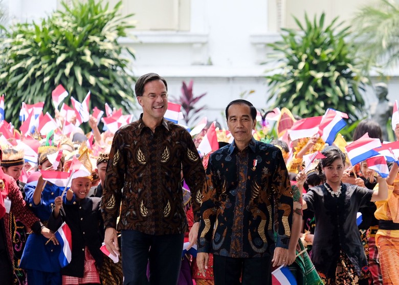 Berbatik, PM Belanda Bertemu Jokowi di Istana Bogor Berbatik, PM Belanda Bertemu Jokowi di Istana Bogor