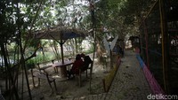 Wisata Hutan Bambu ini digagas oleh Forum Masyarakat Pencinta Kali Bekasi.