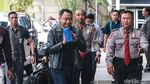 Ekspresi Bupati Lampung Utara Saat Tiba di KPK