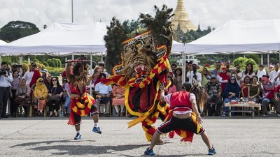 Keren! Kesenian Reog Ponorogo Pukau Warga di Myanmar