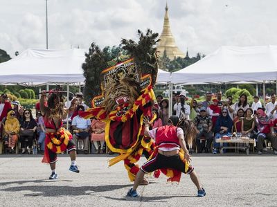 Keren! Kesenian Reog Ponorogo Pukau Warga di Myanmar