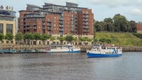 Mengenal Newcastle lebih dekat, inilah kota di timur laut Inggris yang juga merupakan punya banyak tempat wisata. Salah satunya, Sungai Tyne yang asyik untuk diarungi (iStock)