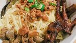 Tambah Energi dan Semangat dengan Sarapan Mie Ceker Ini