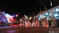 Ada 14 karakter Wayang Kapi-kapi yang disuguhkan dalam event Wayang Jogja Night Carnival #4 di Tugu Pal Putih Kota Yogyakarta. Ke-14 karakter tersebut merupakan wujud perpaduan bagian tubuh hewan yang merepresentasikan kehidupan di dunia. Misericordias Domini/Dok. Detikcom.