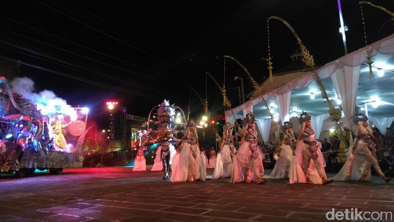 Meriahnya HUT Kota Yogyakarta di Tugu Pal Putih Meriahnya HUT Kota Yogyakarta di Tugu Pal Putih
